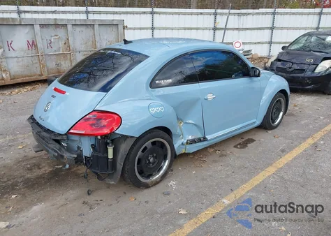 2012 Volkswagen Beetle 2.5L z USA, uszkodzony, nr VIN 3VWJP7AT3CM651722